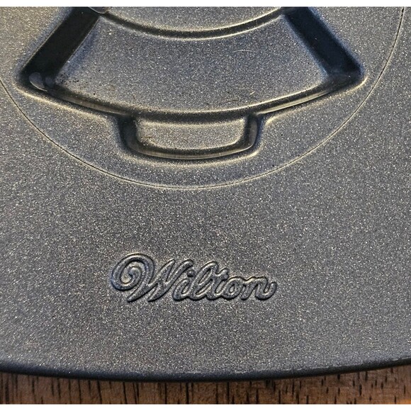 Wilton Baking Pan Cookie Sheet Cupcake Muffin Pan Holiday Christmas Baking - Picture 3 of 4